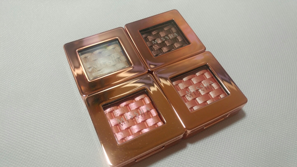 하 이 영롱한 로즈골드케이스를 보세요...이게 무려..3300원주고샀단겁니다아..