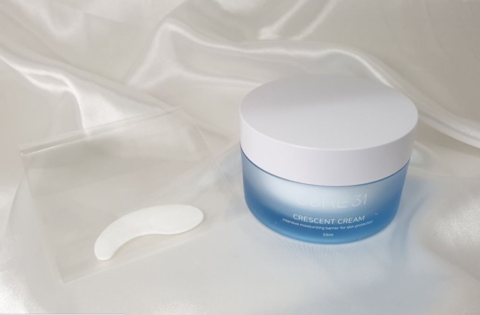 3. 큐어31 초승달피부 / 정가 2만원대, 특가세일시 토너 혹은 세럼과 함께 싸게 구매 가능 (네이버 스토어팜&롭스에서 구매가능.)

전성분이 EWG 1등급으로 엄청 순하고,
쫀쫀한 단백질이 들어간 수분크림이라 탄력과 피부자체를 건강하게 개선해주는 크림이에요.
