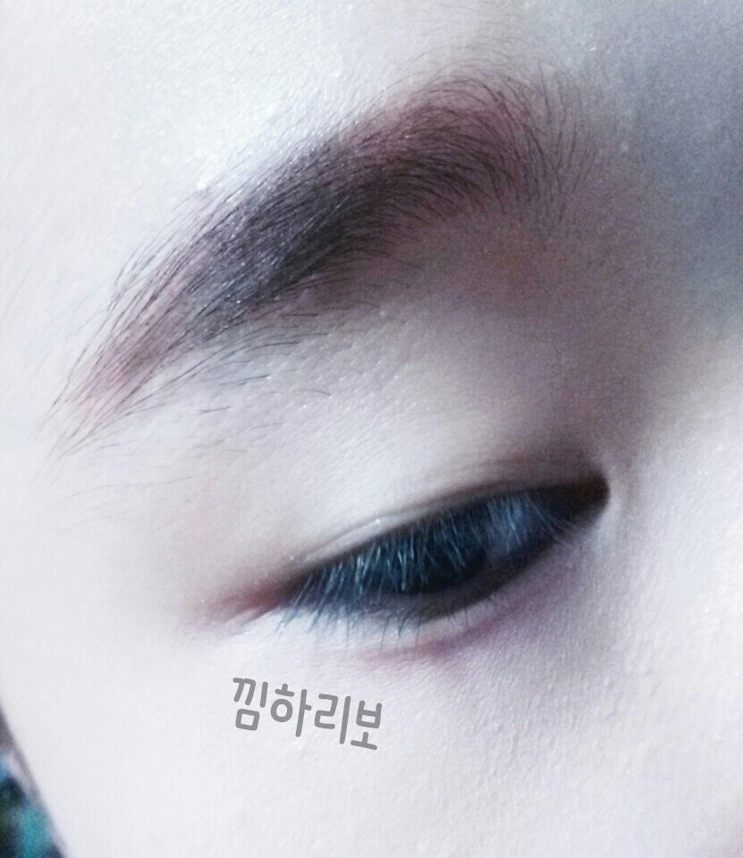 쌩눈입니당 처음으로 아이브로우란걸 해봤는데 신기했어요..😍