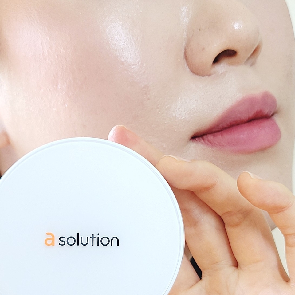 트러블 케어 효과와 촉촉하니 자연스러운 커버력의 에이솔루션 아크네커버팩트!

​

순한 베이스 제품이 절실한 민감성 트러블성 피부라면 단연 추천드려요🧡

