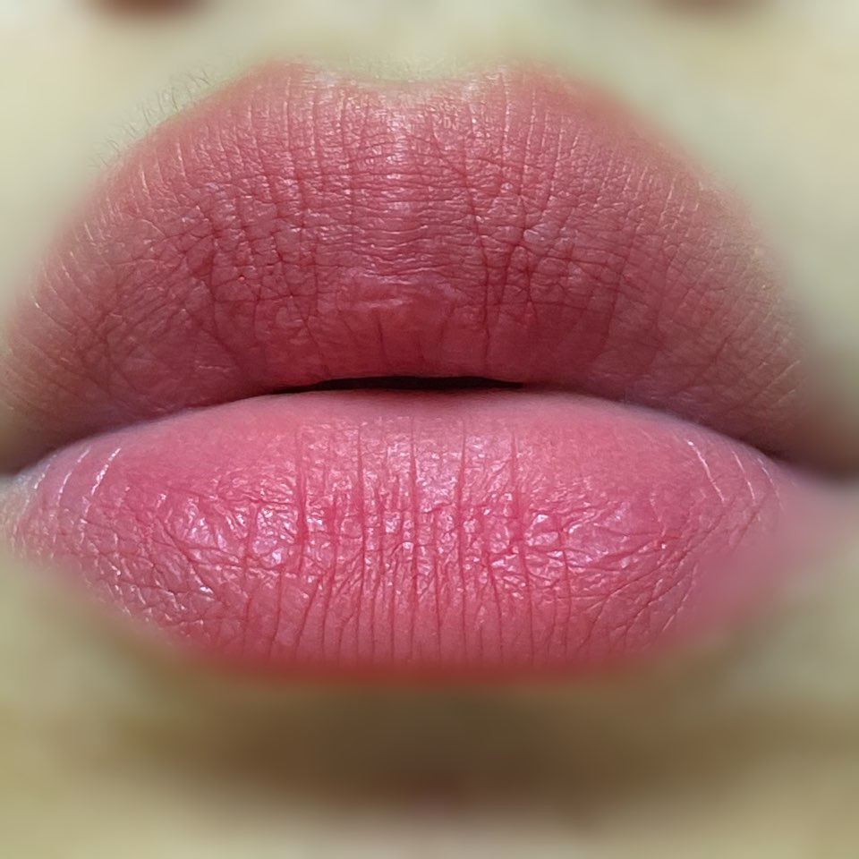 릴바레 산딸기 크림인 척 💗

채도있는 핑크컬러에요 😌

봄웜브라이트, 여름 쿨 분들이 쓰기 좋을 거 같아요 💗