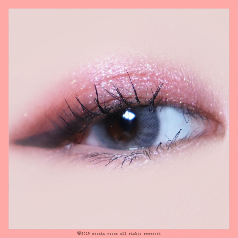 요건 진짜 북흐럽지만 웜톤이 쿨톤인 척 해본

#핑크메이크업 이에요!

​

제가 봤을떈 막 그렇게 이상하지 않은데,

저만 그렇게 생각하나유?

 ( 아니라구해주세요!!!! 저 이 팔레트 계속 쓸거거든유!! 답정너 )

​

발색할때도 심쿵이었지만 메이크업하다가

젤 맘에 든 컬러가 있었으니,,,

아니 글리터가 있었으니, 이름하여 #체리크런치 !