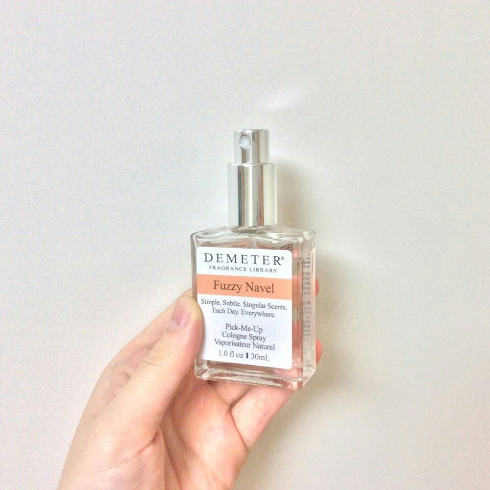 
분사 3초 쯤 후에는 파우더리함이 사라져서 괜찮은데

향의 첫인상에서 목이 켁 막혀 아쉬웠어요

개인적으론 복숭아향을 그렇게 막 좋아하지도 않아

다른 아이들에 비해 손이 덜 가는 것 같아요..


🍑데메테르 퍼지네이블🍑 리뷰였습니당~