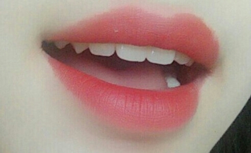 그라데이션해봤는데 확실히 컬러는 정말마음에 들어요 진짜 작명도 왜 애플바이튼지 알겠더라구요😀
진짜 사과처럼 맑은 레드컬러예요.