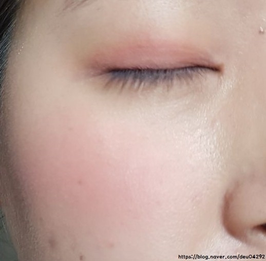 CR06
CR03보다 더 딥한 말린 장미 컬러
고구마 아이스크림 겉 부분 느낌
섀도우로 써도 굳
가을 겨울