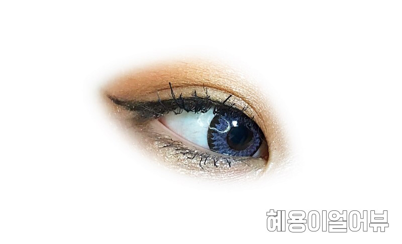 아웃라인이 블랙이라서,
데일리렌즈 로도 , 손색없을 것 같아요!
바이올렛 컬러감도 그렇게까지 튀는 채도가 아니라서 더더욱 데일리렌즈 로 OKOK!