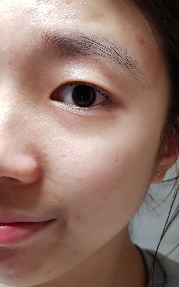 20분후 떼어내줬어요!놀라운건 마치 방금 스킨바른것처럼 흡수가 좋았던점!!마무리가 산뜻해서 좋았던 제품이예요~저는 마스크팩에 그 뒷마무리가 별로라서 잘 안하는데 이제품은 꾸준히 쟁여놓고 할것같아요><!!