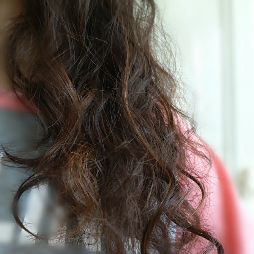 (잠옷 주의..)

머리를 감고 타월 드라이를 한 후 입니다 안그래도 몇달 전에 세팅 파마를 다시 하고 브릿지까지 해서 틈만 나면 빗자루가 되어버리는데..😅😅 머리 감고 나니까 머리카락이 더 이리저리 엉키고 난리가 난 상태가 되어버렸다죠🤣 / Before