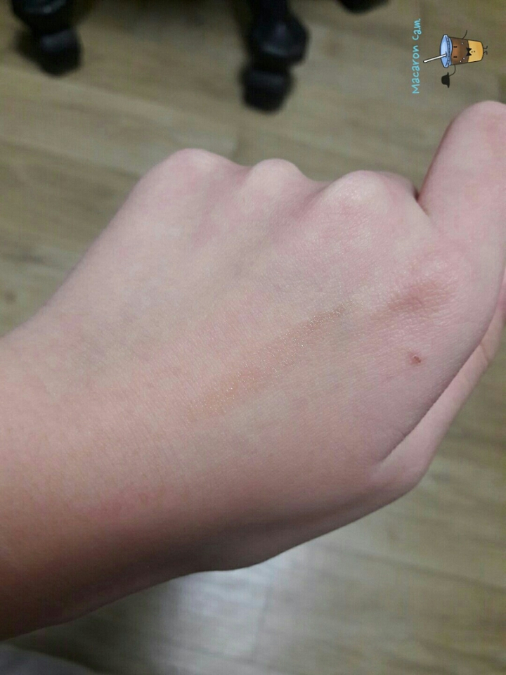 1회 발색입니다!
거의 티가 날락말락한 자연스러운 색이에요😀