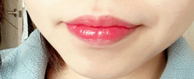 립은 쨍한 핑크색상으로 풀로 발라주시면 되요~^^
이니스프리 비비드틴트루즈5호와 아리따움 캔디랜드 2개발랏어요