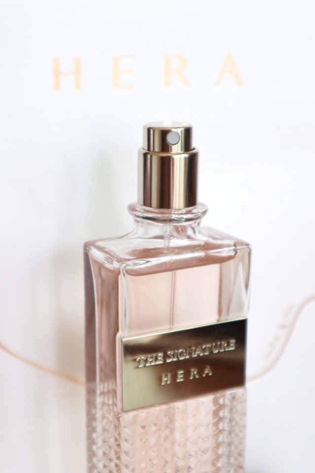 잔향은 약 7-8시간 정도 지속돼요

20대 초반보다는 20대 후반~30대에 잘 어울리는 향이에요! 커리어우먼이 떠오르는 그런 느낌..?

출시된지 얼마 안된 신제품이니 헤라에 가서 시향해보시길 추천드릴게요!

30ml 85,000원
50ml 108,000원입니당^0^
