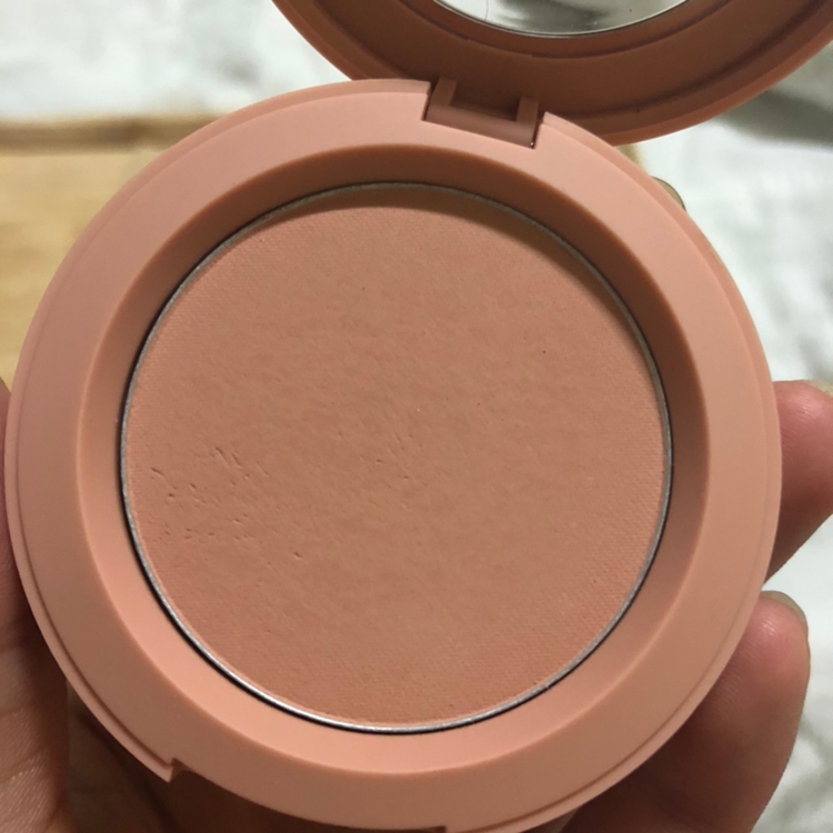 자세히 보면 이런데 음... 무펄에 딱 베이지한 컬러에요