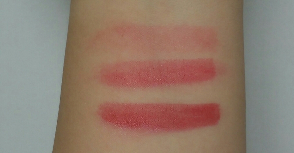 이건 휴지로 열심히 닦아낸... 착색상태입니다!! 대박이죠~!
제가 지속력이 필요한날에 꼭바르는 이유랍니다😻🎶 
근데 이뒤에 클렌징했는데도 손에 자국이 남아있는건 안비밀...★