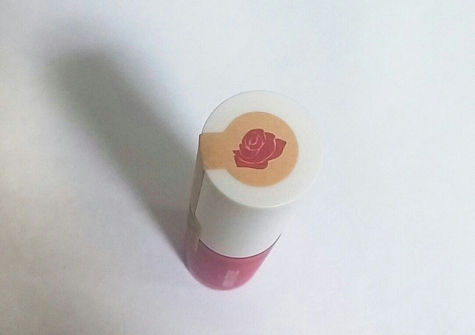 뚜껑에 이렇게 예쁜 그림이 그러져 있어서 떼기 싫어지지만 아랫사진을보면 떼 버리고 싶어져요...