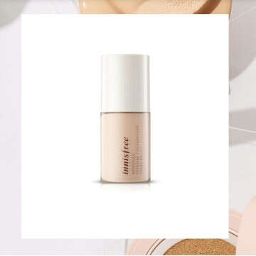 2.파운데이션

피부가 다 좋으면 좋겠지만 그렇지 못한 것이 현실. ㅜㅜ

파운데이션은 피부를 가리기 위한 제품이라고 생각하시면 될 것 같아요.

바르실 때에는 안에서 밖으로 밀듯이 볼, 턱, 코, 이마 순으로 하면 되요.^^

