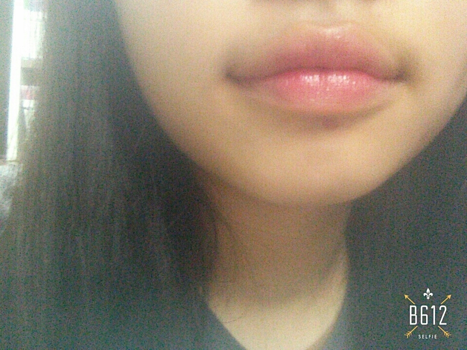 립밤을 발라준 후에 컬러레스팅 피치퓨어 색으로 베이스를 깔아주궁