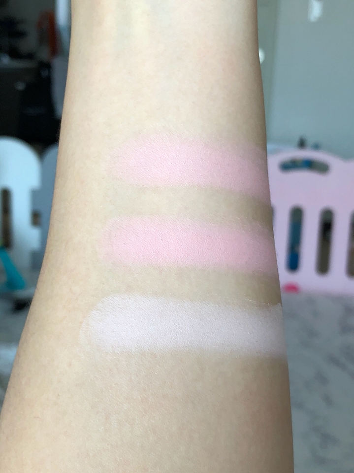 3,4 번은 딸기우유빛이 도는 흰끼가 섞인 핑크컬러에요

3번은 코랄끼가 좀 섞인 핑크컬러고

4번이 정석 핑크!! 

7번은 쿨톤 아니면 소화하기 힘든 컬러에요
그냥 유분기 잡아주는 용도로 사용해도 될거같아요