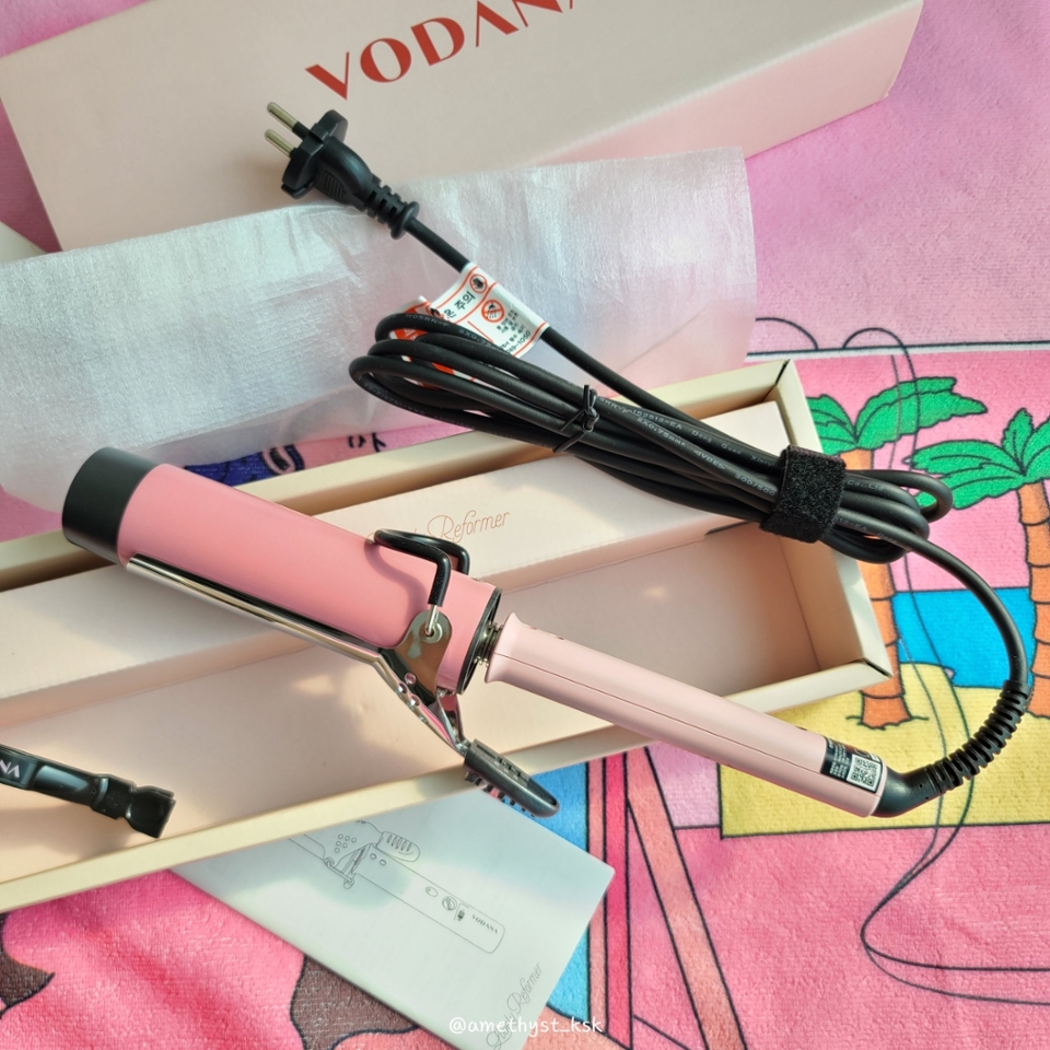 보다나는 정말 갬성가득 컬러장인!

👉크리미 블루, 핑크, 블랙, 바이올렛이 있고
시즌마다 스페셜 에디션이 나오는거 같아요.

저는 파우더룸 스토어에서 사느라고
바이올렛 갖고싶었지만,
프로모션에 없어서 핑크 선택했어요!







