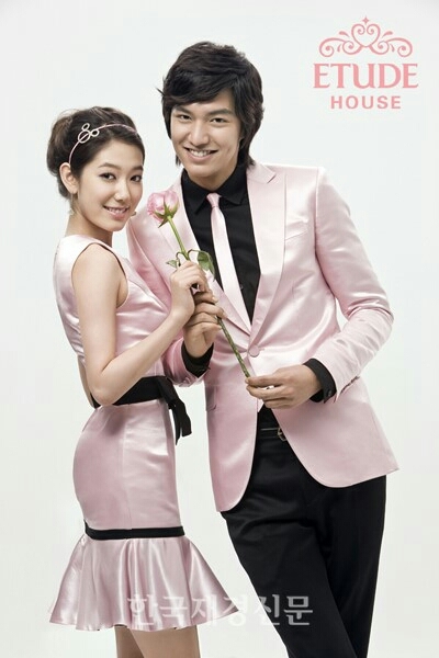 박신혜&이민호
둘이 광고햇을때 인기 디~~박 잇엇죠ㅎㅎ 전 박신혜와 이민호가 찍은 광고중에 지금은 단종된 에뛰드 루씨달링 루즈가 기억이 남네요~