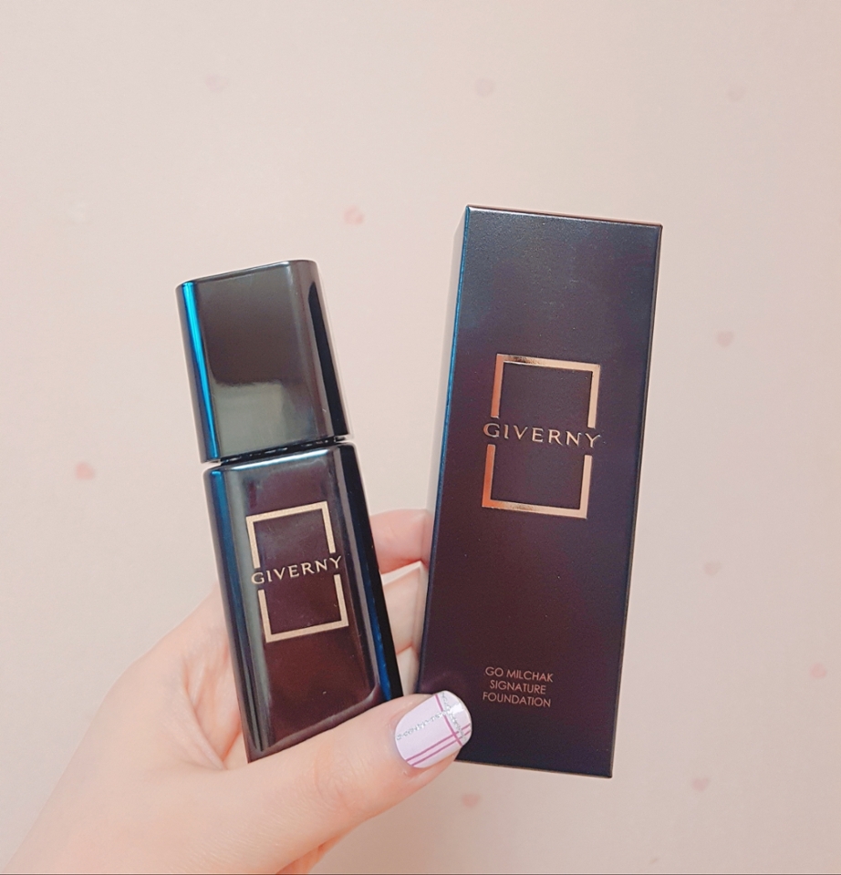 검은유광케이스로 고급진외관을 볼 수 있습니당