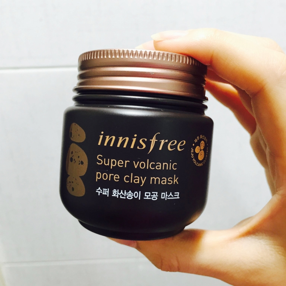 이니스프리 수퍼 화산송이 모공 마스크
용량 : 100ml
가격 : 13,000원 

오리지널 제품과 케이스는 같지만, 
색을 더 어둡게하여 업그레이드 되었어요.