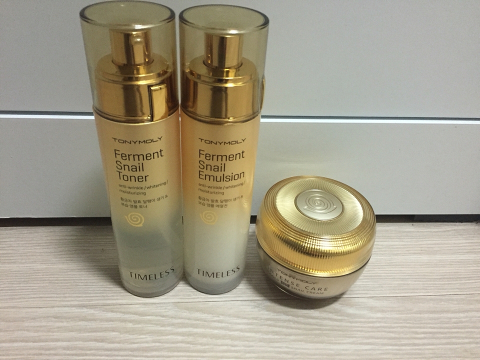 토너랑 에멀젼은 타임리스 스네일라인이애요~원래 크림도 타임리스라인으로 썼었는데 다쓰고나서 인텐스케어크림으로 바꿔봤어요ㅎ