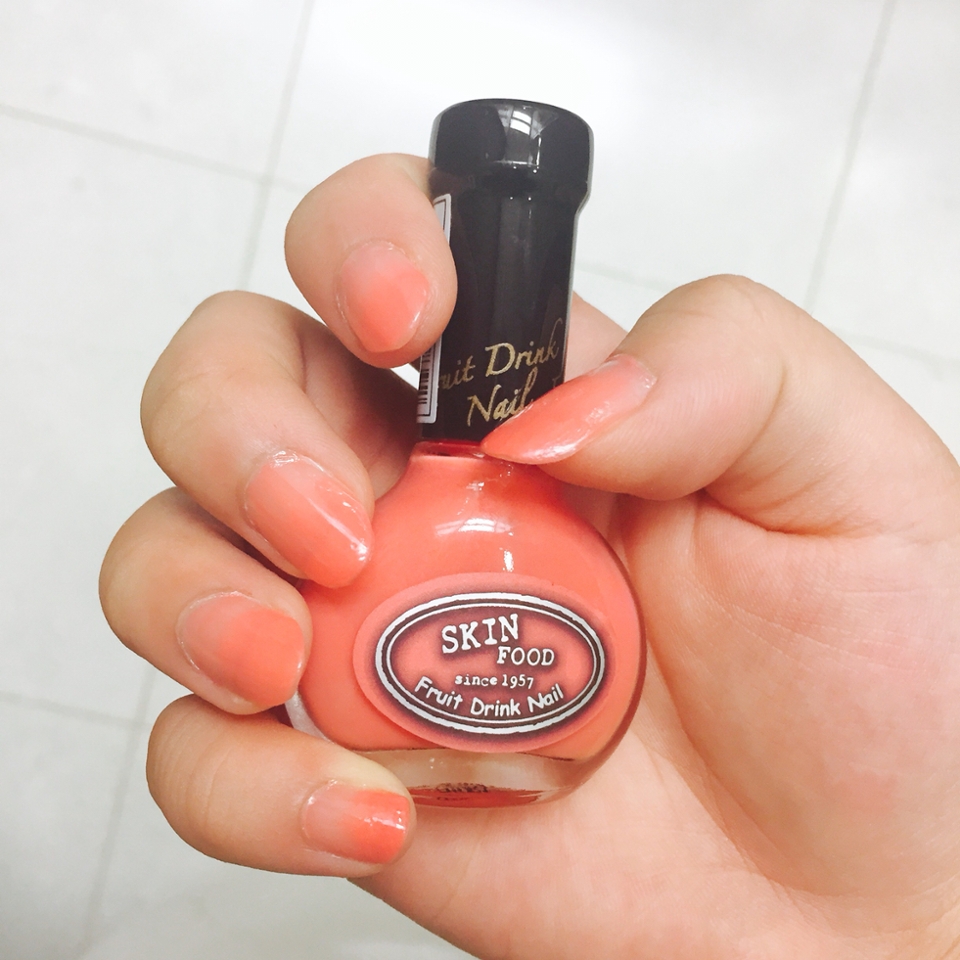 스킨푸드에서 구매한 자몽주! 신민아의 코랄빛?나는네일 저렴이로 유명한 컬러에요ㅎㅎㅎ색깔도 자몽자몽해서 너무 이쁘고ㅠㅠㅠㅠㅠㅠㅠ