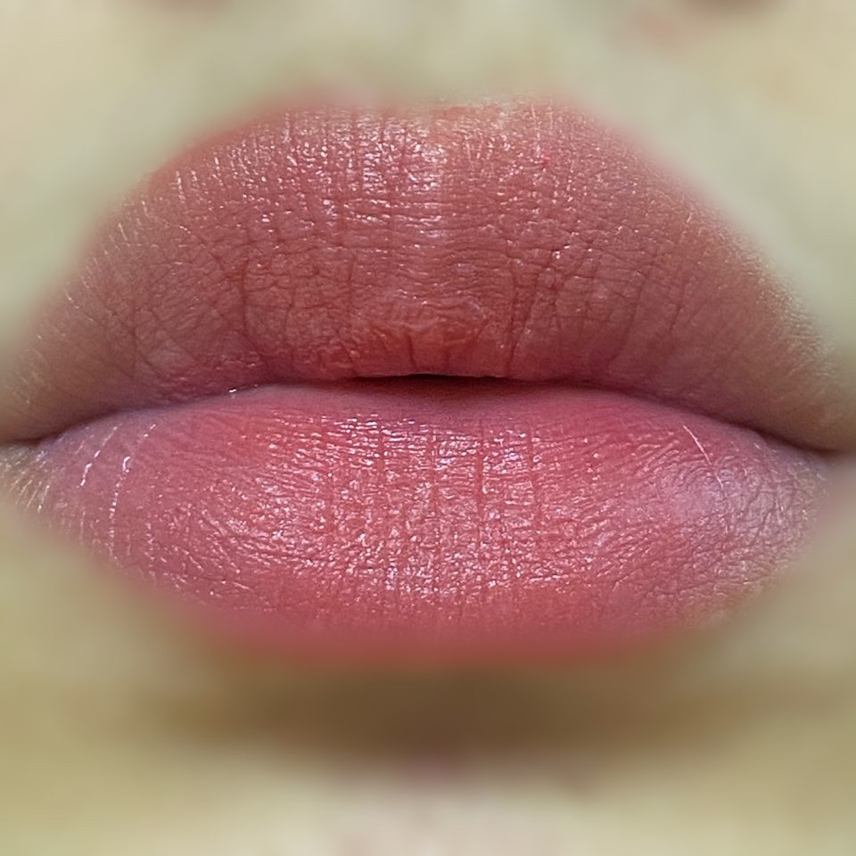 아리따움 누드 베이지 💗

베이스립으로 좋을 베이스 컬러에요 😌

봄웜분들이나 가을웜분들 베이스립으로 좋을 거 같아요 💗