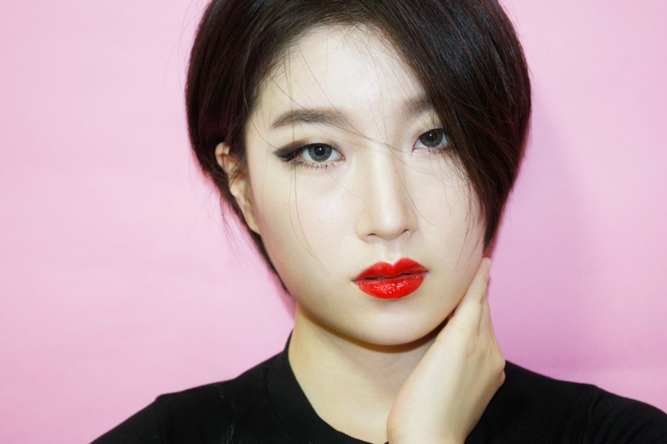 완성!
쎈이미지면서도 강렬해보이는 글램브라운 메이크업 완성입니다! :-)
