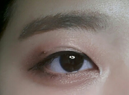 다이소꺼로 해서 그런지 아님 실력이 부족한건지 ㅋㅋ 살짝 보이네요. 아주아주 무난한 학생? 메이크업입니다.
