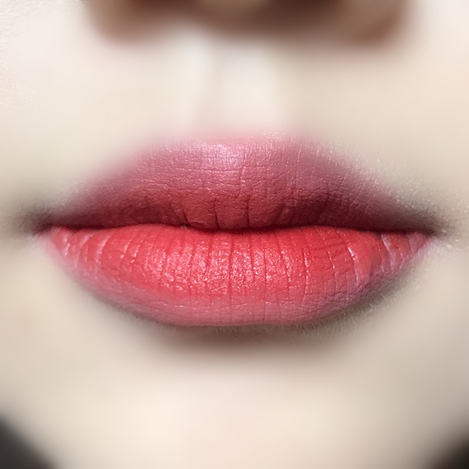 조이풀 컬러에요! 정말 발림성이 좋고 꼭 입술에 블러한 느낌이에요! 조이풀은 제가 본품으로도 사용하는데요! 오렌지보다는 코랄레드 같은 색상이에요
