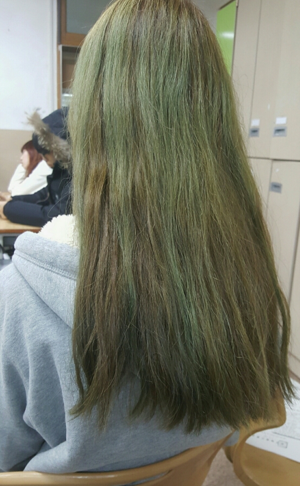ㄸㅡ....애쉬블론드로했는데도 초록초록하네요..