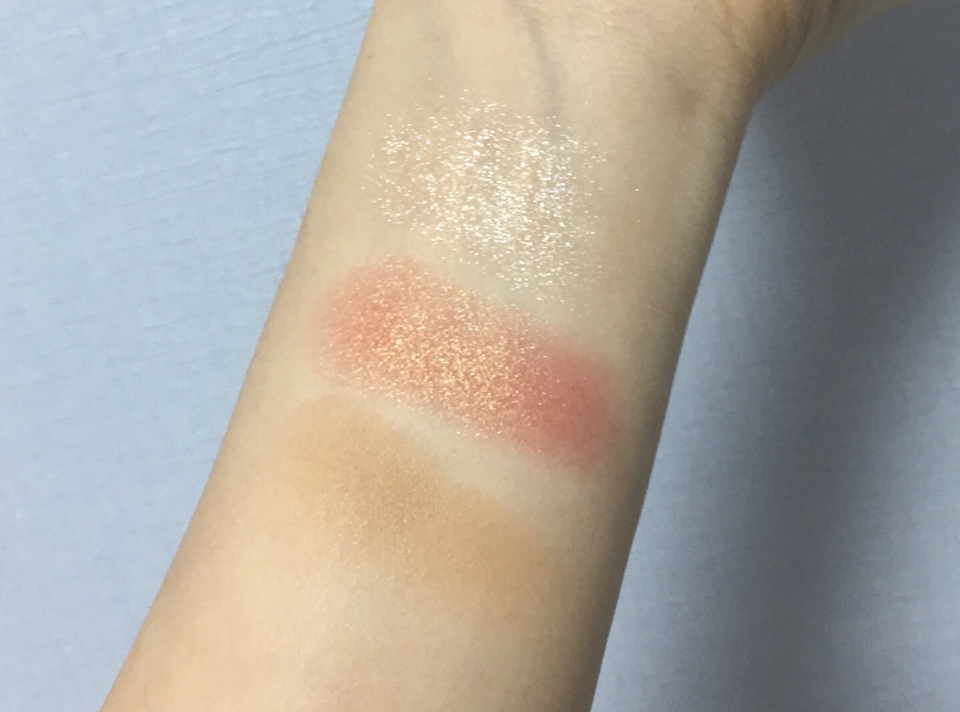 기름을 걷어내니 색깔도 훨씬 선명해지고 펄감도 더 영롱해져써용🙈  저의 섀도우들이 이렇개 발색이 잘되는아이들인지 몰랐어요ㅋㅋㅋㅋㅋㅋㅋ 굳👍👍👍 
정말 간단한 방법이니 다들 한번 해보세요!!