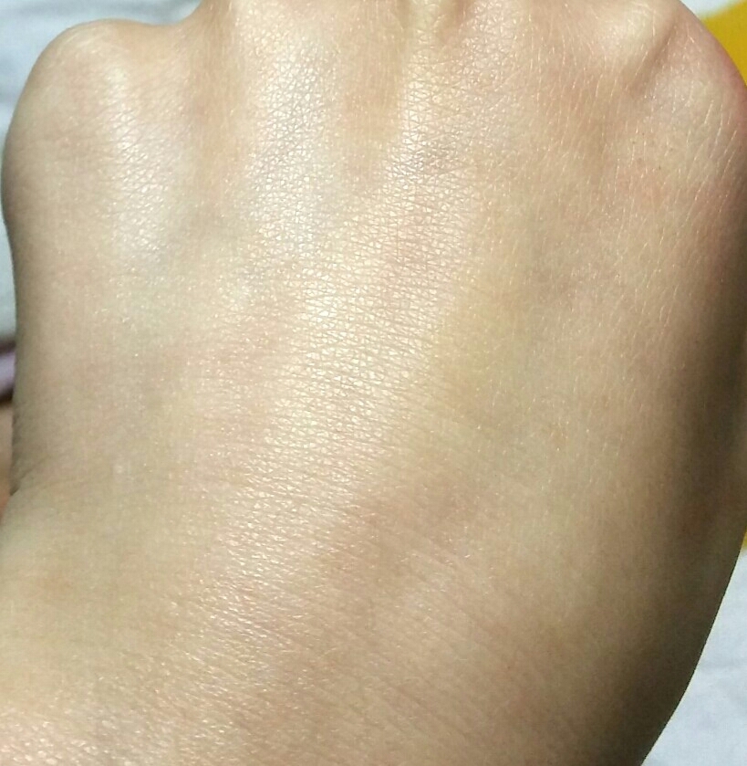 살짝 쵹쵹하나 이 촉촉함이 오래가지않으니 크림 필수로해주시구요!