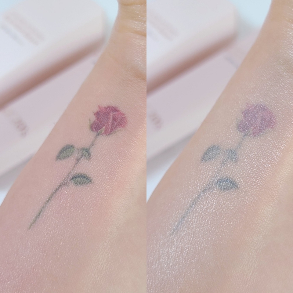 소량만으로 피부톤을 밝혀 주면서 묻어남이 적다는 면에서는 톤업크림과 비슷했지만, 가장 큰 차이점은 커버력!

​

스키니즘 커버 파우더와 모공블러 파우더가 피부 표면에 얇은 층을 만들어 자잘한 잡티나 피부 요철은 커버해 주더라구요

​

대충 후다닥 바르고 나갈 수 있으면서도, 피부톤&결 보정까지 된다니 데일리 메이크업에 최적인 아이템 아니겠어요?😚