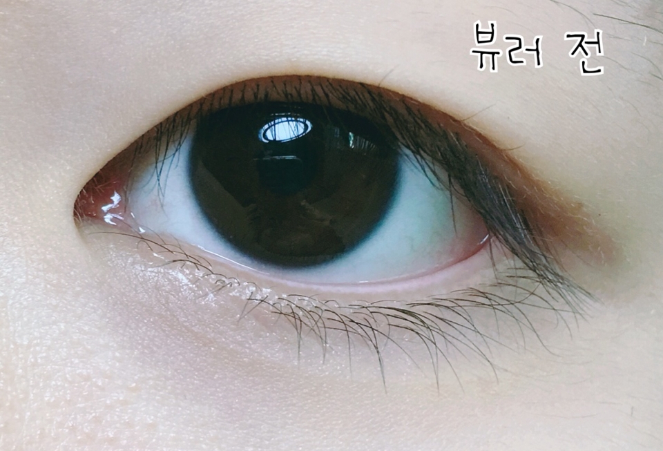 뷰러 사용 전 생눈이예요,  오른쪽눈은 초점이 흐려져서 왼쪽 눈으로 대신해요.