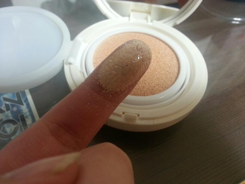 사진은손에찍어봤는데 촉촉하게잘나오더라구요b