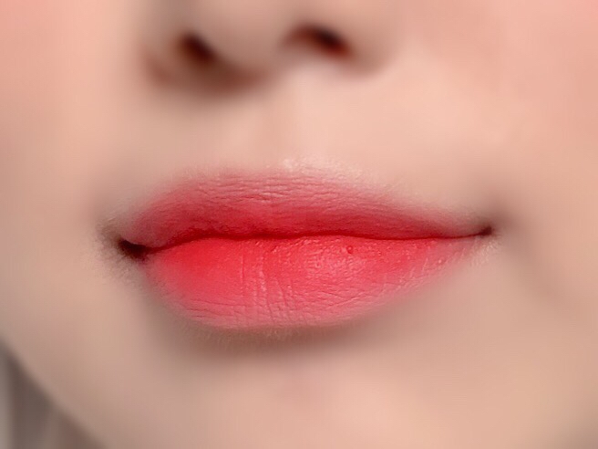 정말 간단하죠? 저는 귀차니즘에 똥손이라 이렇게 대충하고 다녀요ㅎㅎ
물론 더 공을 들이면 더 예쁘게 되겠지만 이렇게해도 그라데이션이 잘 되더라구용ㅎㅎ

주의) 퍼프에 립제품이 묻어날 수 있어용ㅎㅎ
↙️재밌게 보셨다면 좋아요 눌러주세용
봐주셔서 감사합니다💕