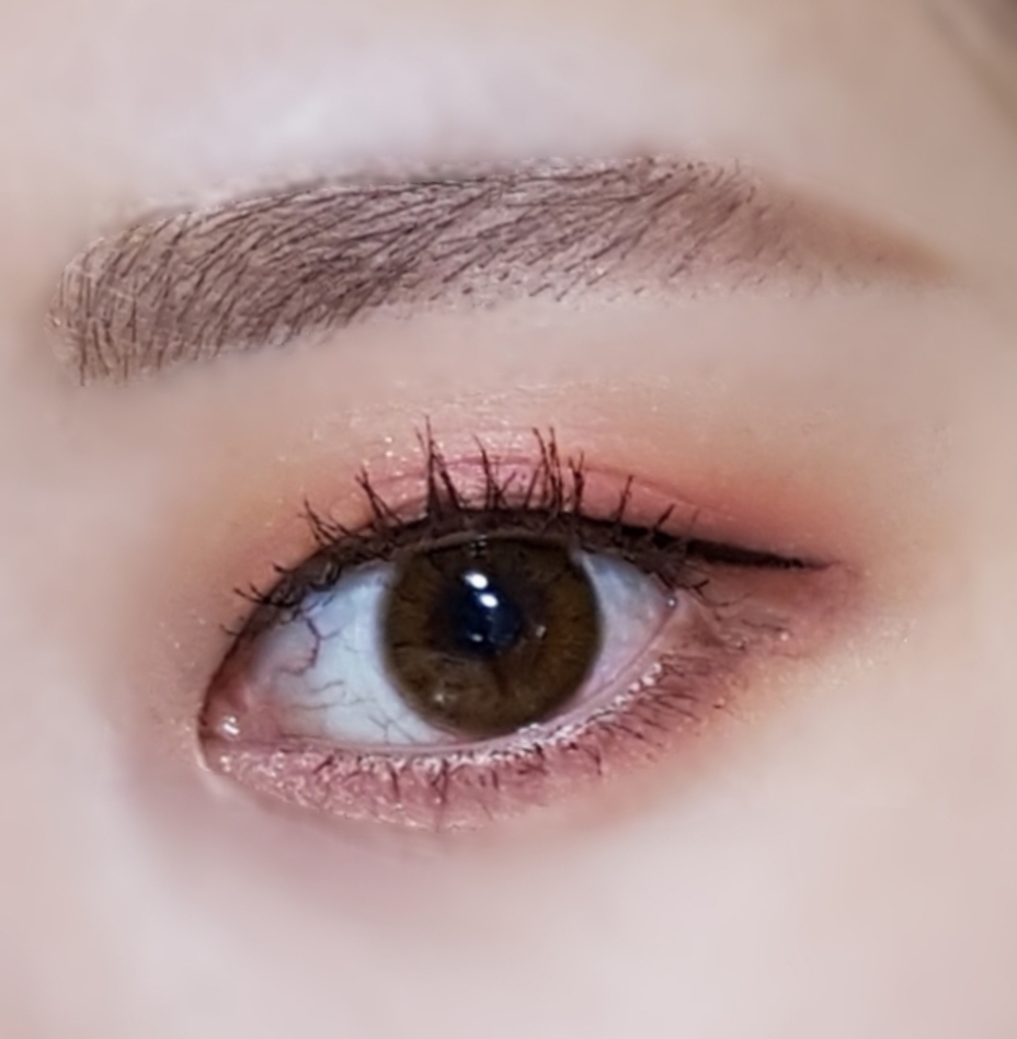 아이라인과 마스카라를 발라주면 복숭아메이크업 끝!!
봄에 하면 진짜 예쁠 것 같죠?ㅎㅎㅎ  오렌지와 핑크색이 있어서 여러가지 메이크업을 할 수 있고 오렌지와 핑크조합이 은근히 예쁘더라고요ㅎㅎ 추천합니당❣