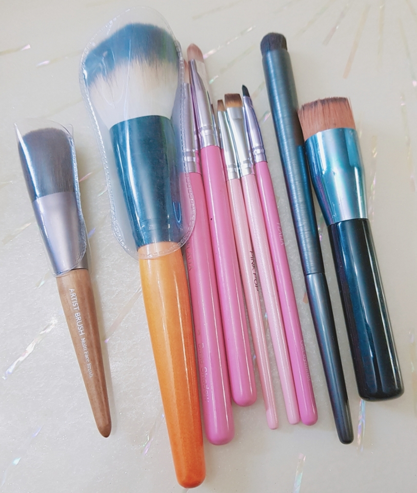 브러쉬는 브러쉬끼리 모아줬어요~😌