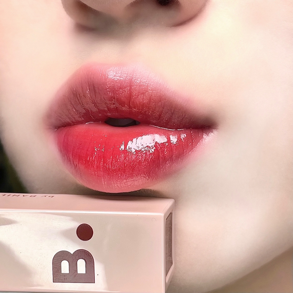 RD02 딥헤이지

다섯 컬러중 제일 채도가 가장 낮으면서 분위기 끝판왕 립 컬러라고 보시면 될거 같아요 처음 컬러 보시면 왜이렇게 어두워라고 생각하실 수 있지만 바르면 또 다릅니다!

가을에 바르기 너무 좋고 웜톤분들에게 강력 추천하는 컬러예요!

소봉님 pick
