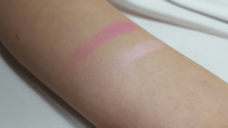 네 ㅎㅎ

누가봐도 위가나스 아래가 이니스프리네요

밑에는 거의 하이라이터처럼 느껴지는데
어떻게 쓰는지 다시 물어봐야겠어요 엉엉

옆에서 송편 드시고들 그러는데 저희는 추석에 이거한다고 많은분들의 따가운 시선을 받았습니다 (너무좋아언파만생각하잖아..)