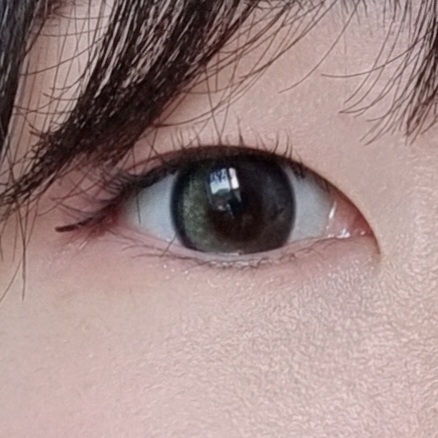 요건 셀카 찍었을때의 모습이에요! 실제로 봐도 눈에 잘 띄고 셀카찍어도 확 티가 나죠ㅎㅎ