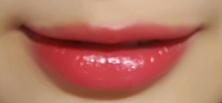 ♡로라메르시에 체리온탑♡
발색력이 장난 없어요. 미친듯이 촉촉한데 미친듯이 발색됩니다. 사실 오늘 산 색인데 외형은 완전 칠리느낌 인데 바르니까 맑은 체리색이네요 !! 아마 한동안 얘만 바를것 같아요 ㅜㅜ 왜 안유명한지 모르겠어요 !!!!!!!