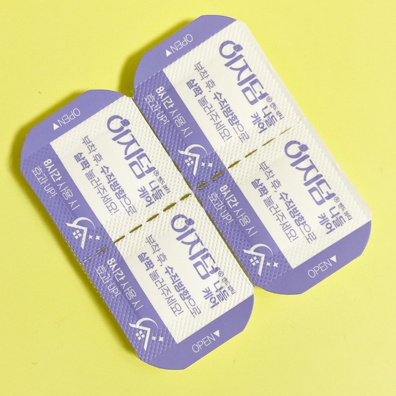 제품의 뒷면입니다.

제품 뒷면에는 제품 사용방법이 간단하게 적혀 있어요.
오픈이라고 적혀 있는 부분을 잡고 뜯으면
포장을 쉽게 제거할 수 있습니다.