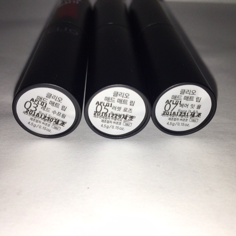 케이스 밑부분엔 제조일자와 호수, 색상명을 표시하고있습니다