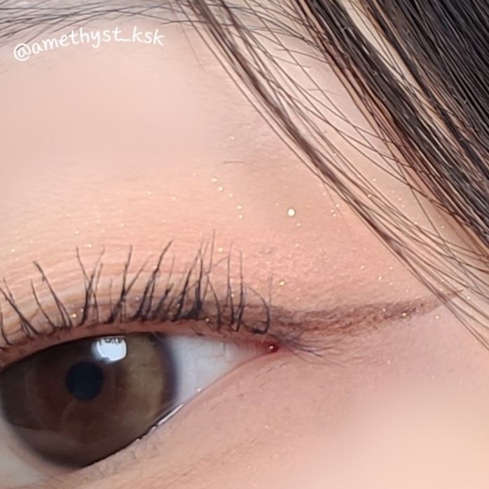 
펄감은 사진 찍으면 잘 안보이는데,
실제로 보면 충분히 
반짝반짝해요!!

금색 펄땡이 존재감 뿜뿜💖


