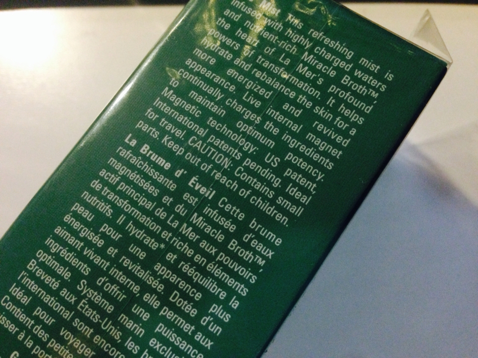 뒷면에도 설명 있지만 직원언니 설명엔: 피부 온도를 2 도까지 낮춰주고 피부 컨디션 회복에도 도움이 된데요. 안에 무슨 쇠 구슬이 있는데 그게 미네랄 성분 활성화를 위해서... 하여튼 매력있는 제품입니다