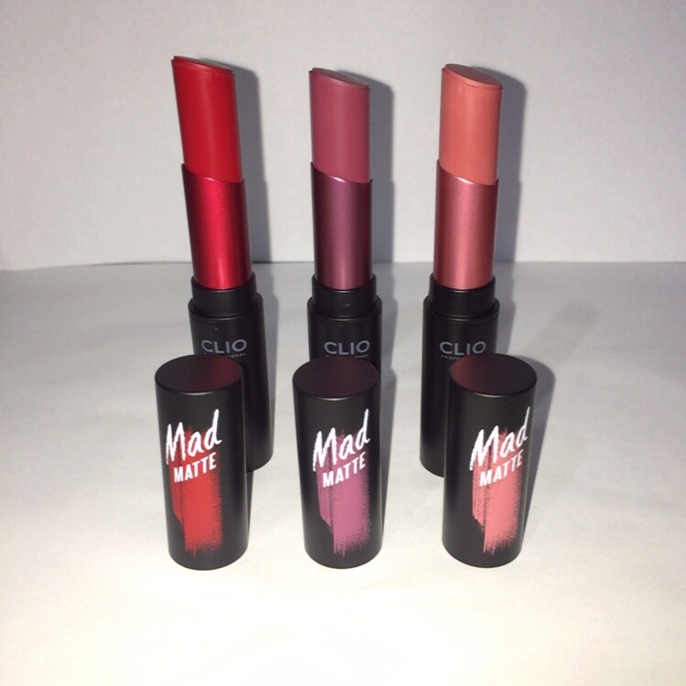 케이스를 열고 립스틱을 끝까지 빼낸 모습이에요
안쪽 바디는 메탈이고
색상이표시되어있네요

