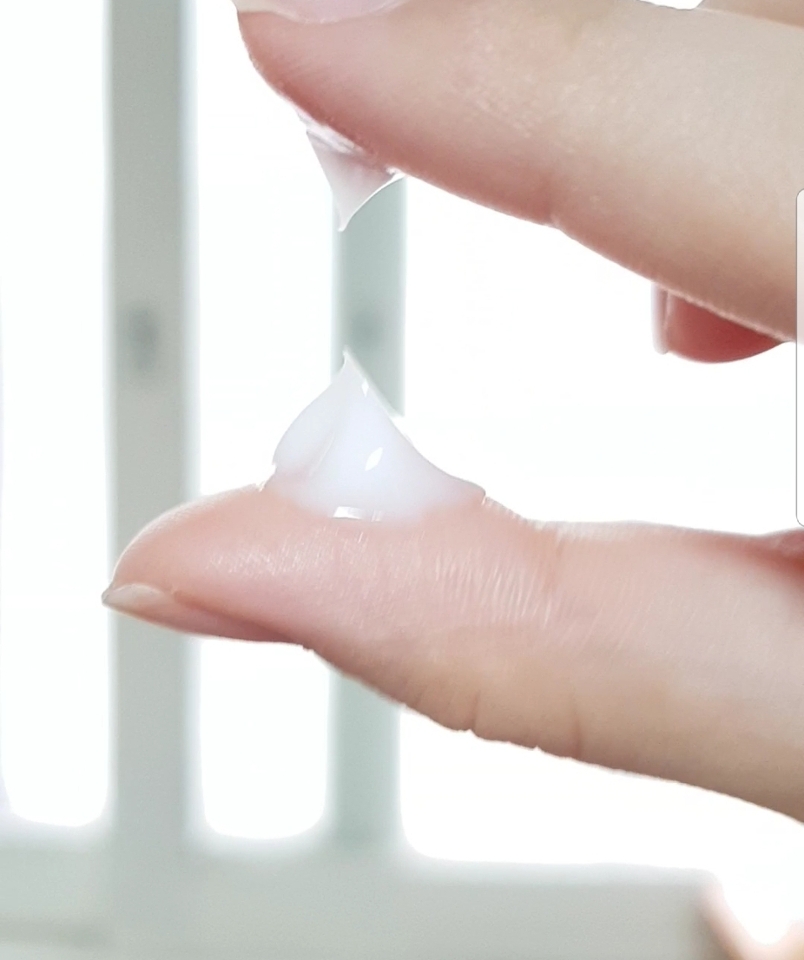 점도도 낮고 촉촉해서 발림성이 굉장히 좋고 부드러워요
끈적임 없는게 좋았어요